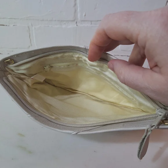 Vintage 80s 90s White fauLeather Ruched Formal Handbag Purse Clutch 11" - Picture 3 of 7